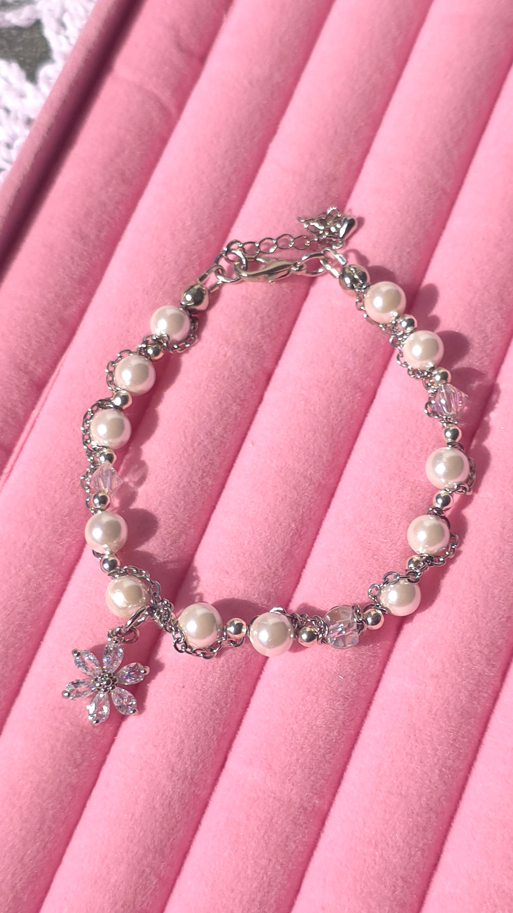 Chained, but delicate Bracelet